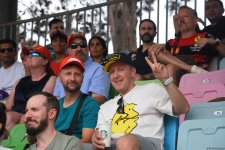 Интересные моменты со зрительских трибун  "Формулы-1" в Баку (ФОТОРЕПОРТАЖ)