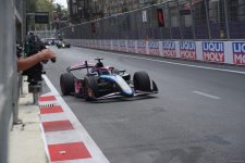 Завершились спринтерские гонки команд "Формулы-2" в Баку (ФОТО/ВИДЕО)