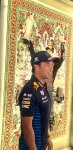 ОАО "Азерхалча" преподнесло пилоту команды Red Bull "Формулы-1" Серхио Пересу ковер с его изображением (ВИДЕО, ФОТО)