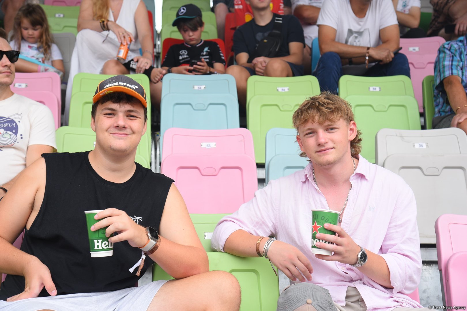 Интересные моменты со зрительских трибун  "Формулы-1" в Баку (ФОТОРЕПОРТАЖ)