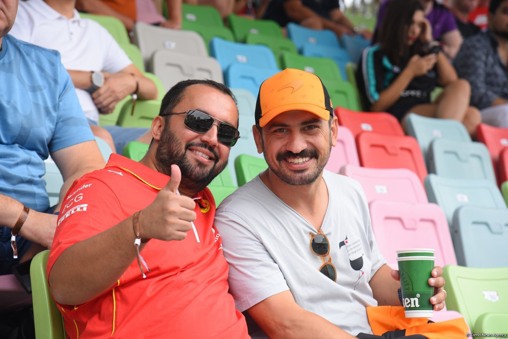 Интересные моменты со зрительских трибун  "Формулы-1" в Баку (ФОТОРЕПОРТАЖ)