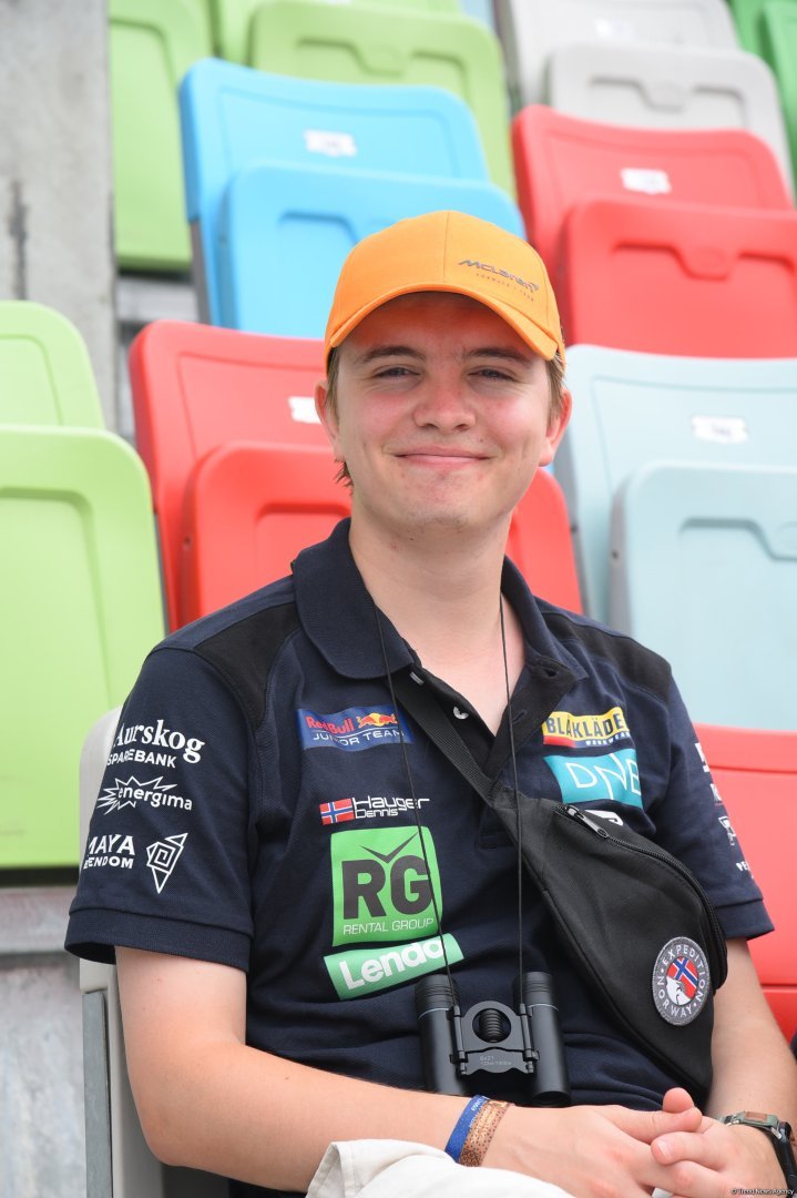 Интересные моменты со зрительских трибун  "Формулы-1" в Баку (ФОТОРЕПОРТАЖ)