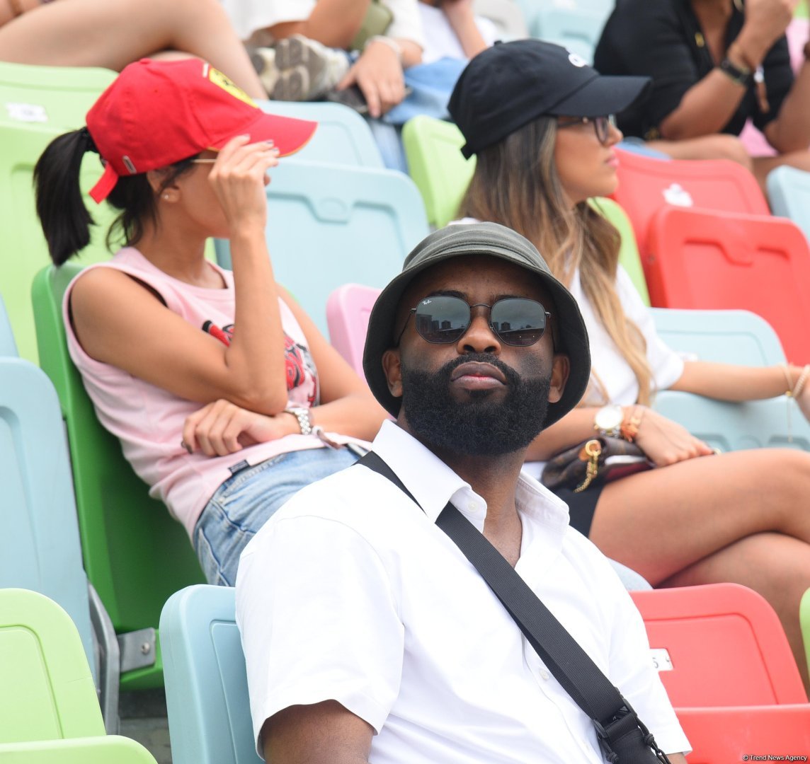 Интересные моменты со зрительских трибун  "Формулы-1" в Баку (ФОТОРЕПОРТАЖ)