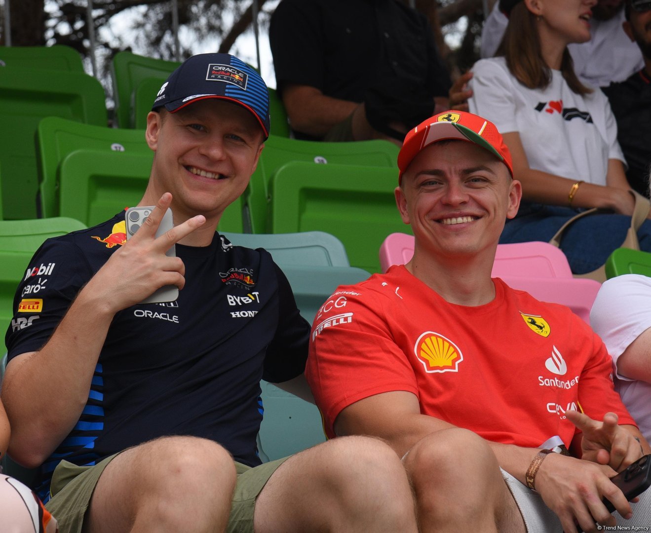 Интересные моменты со зрительских трибун  "Формулы-1" в Баку (ФОТОРЕПОРТАЖ)