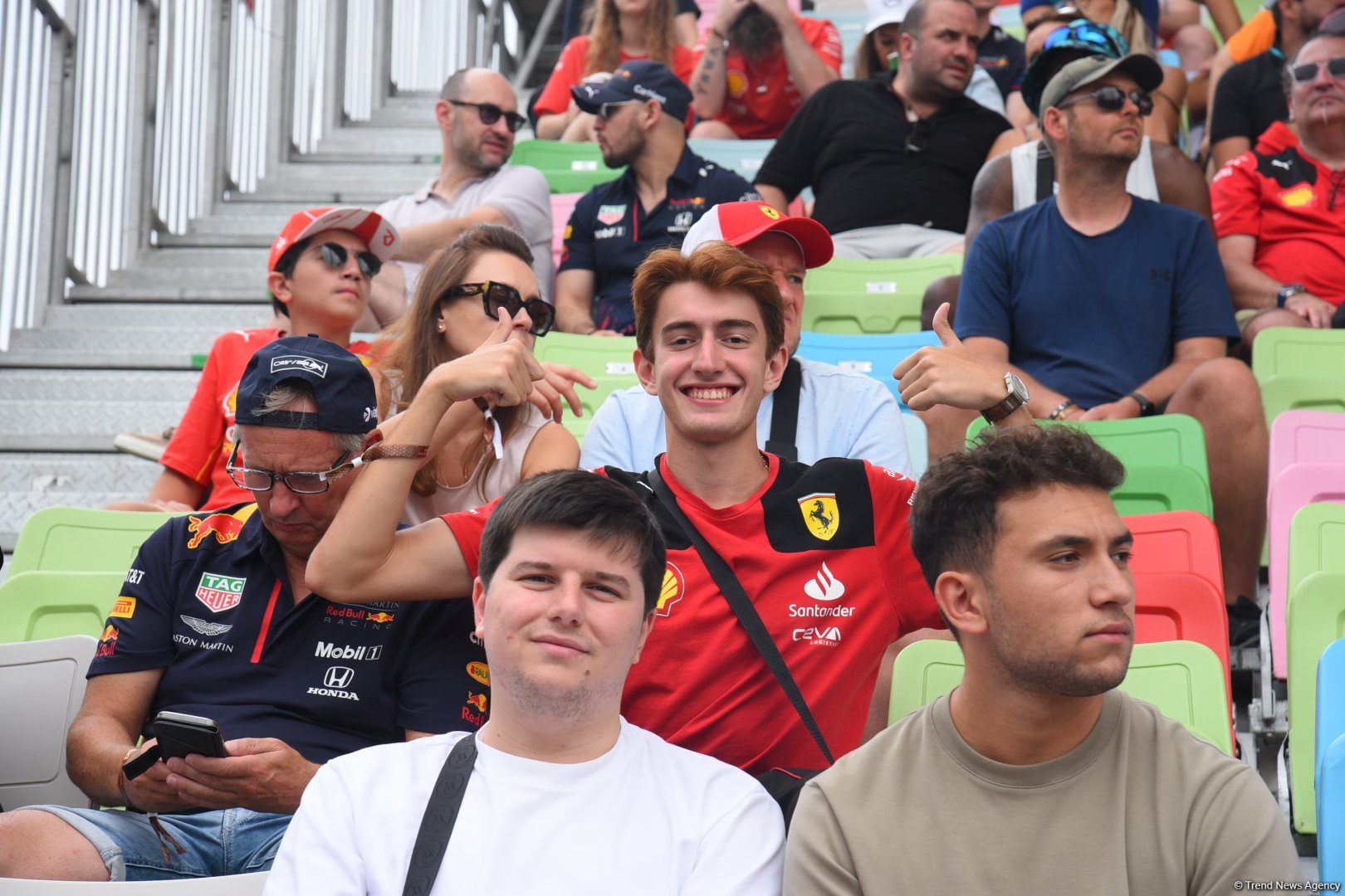 Интересные моменты со зрительских трибун  "Формулы-1" в Баку (ФОТОРЕПОРТАЖ)