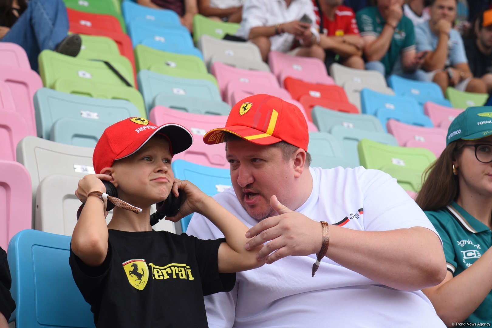 Интересные моменты со зрительских трибун  "Формулы-1" в Баку (ФОТОРЕПОРТАЖ)