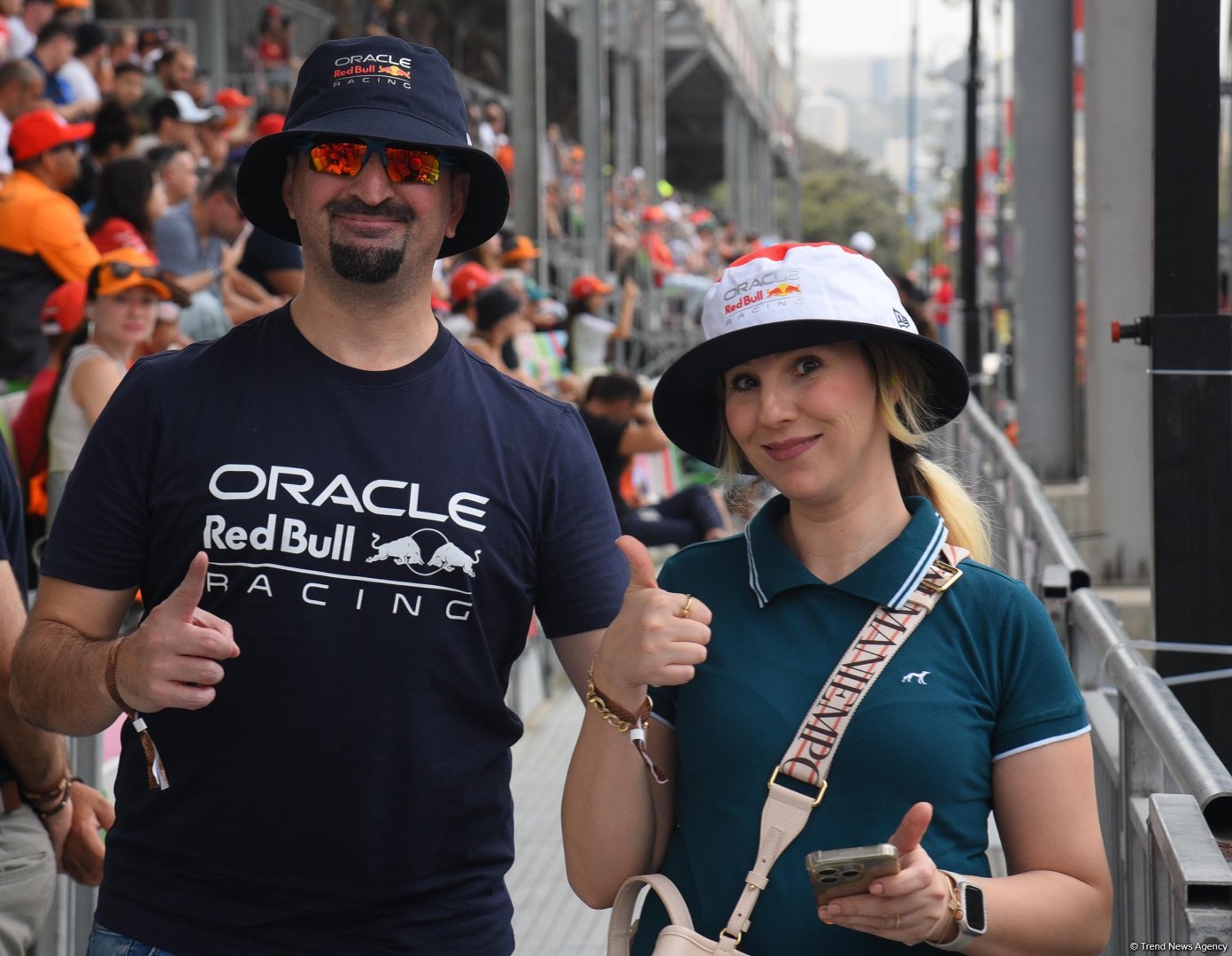 Интересные моменты со зрительских трибун  "Формулы-1" в Баку (ФОТОРЕПОРТАЖ)