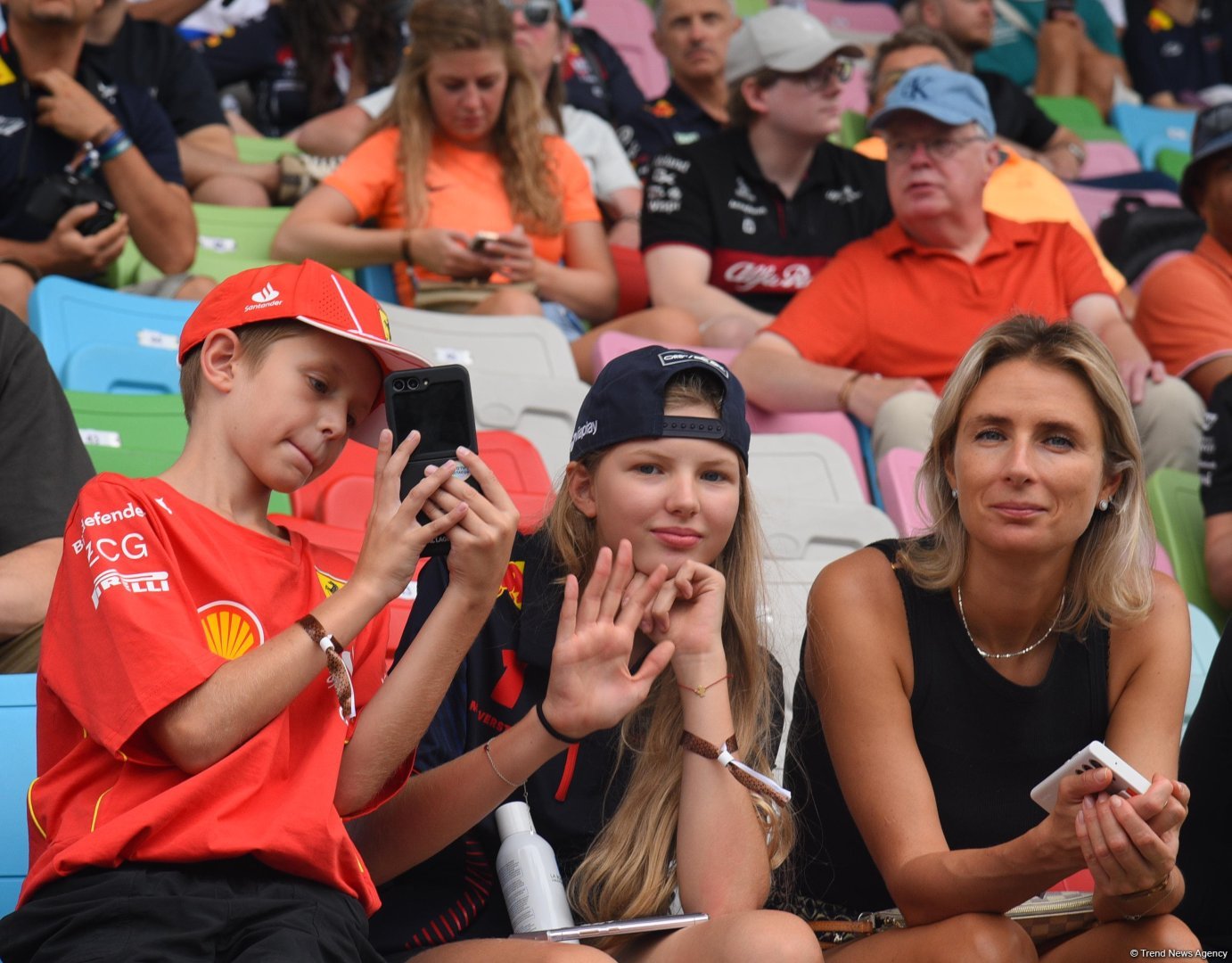 Интересные моменты со зрительских трибун  "Формулы-1" в Баку (ФОТОРЕПОРТАЖ)