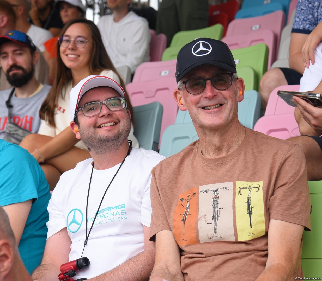 Интересные моменты со зрительских трибун  "Формулы-1" в Баку (ФОТОРЕПОРТАЖ)