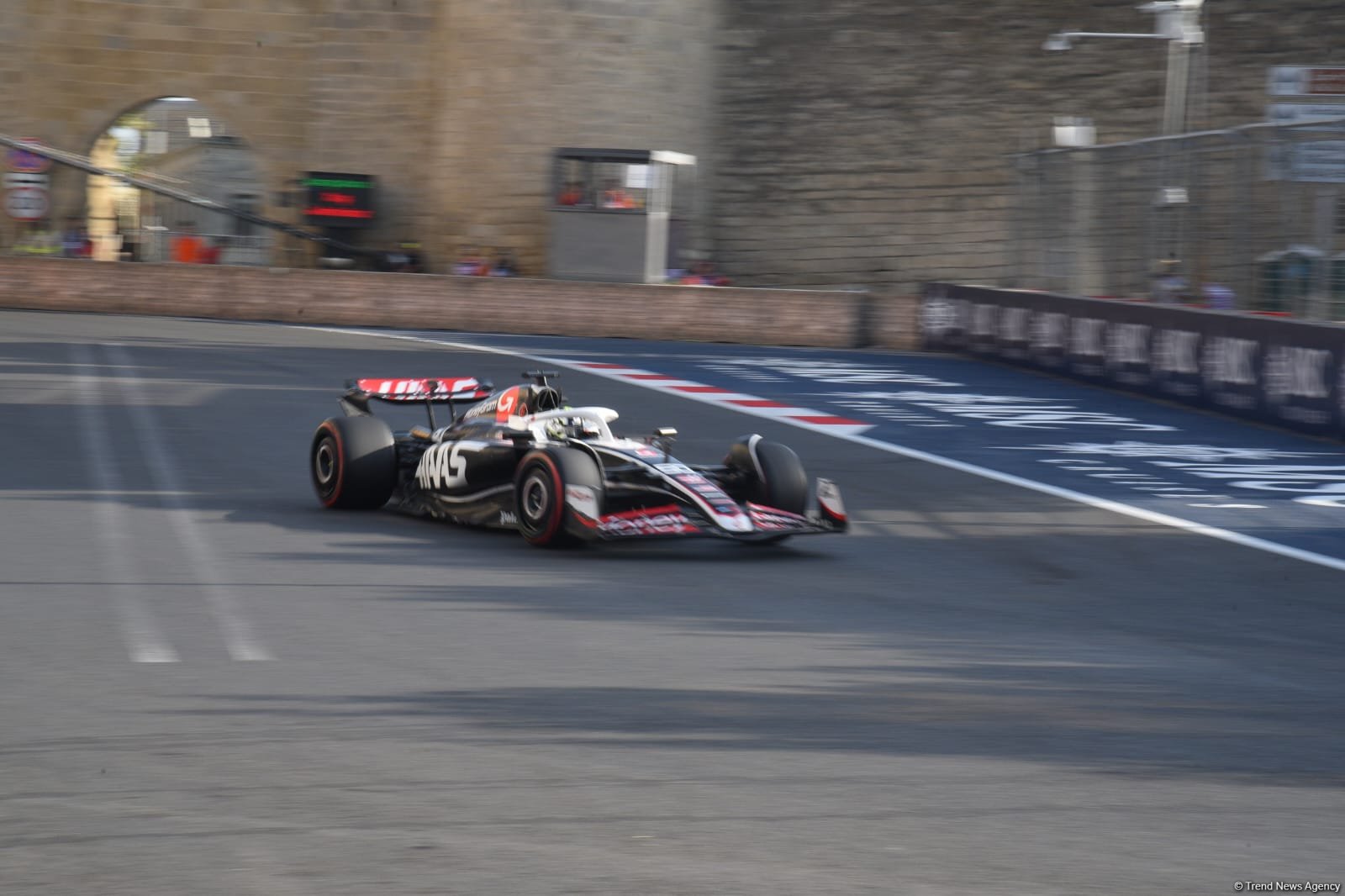 Завершился порядковый заезд команд "Формулы-1" в Баку (ФОТО)