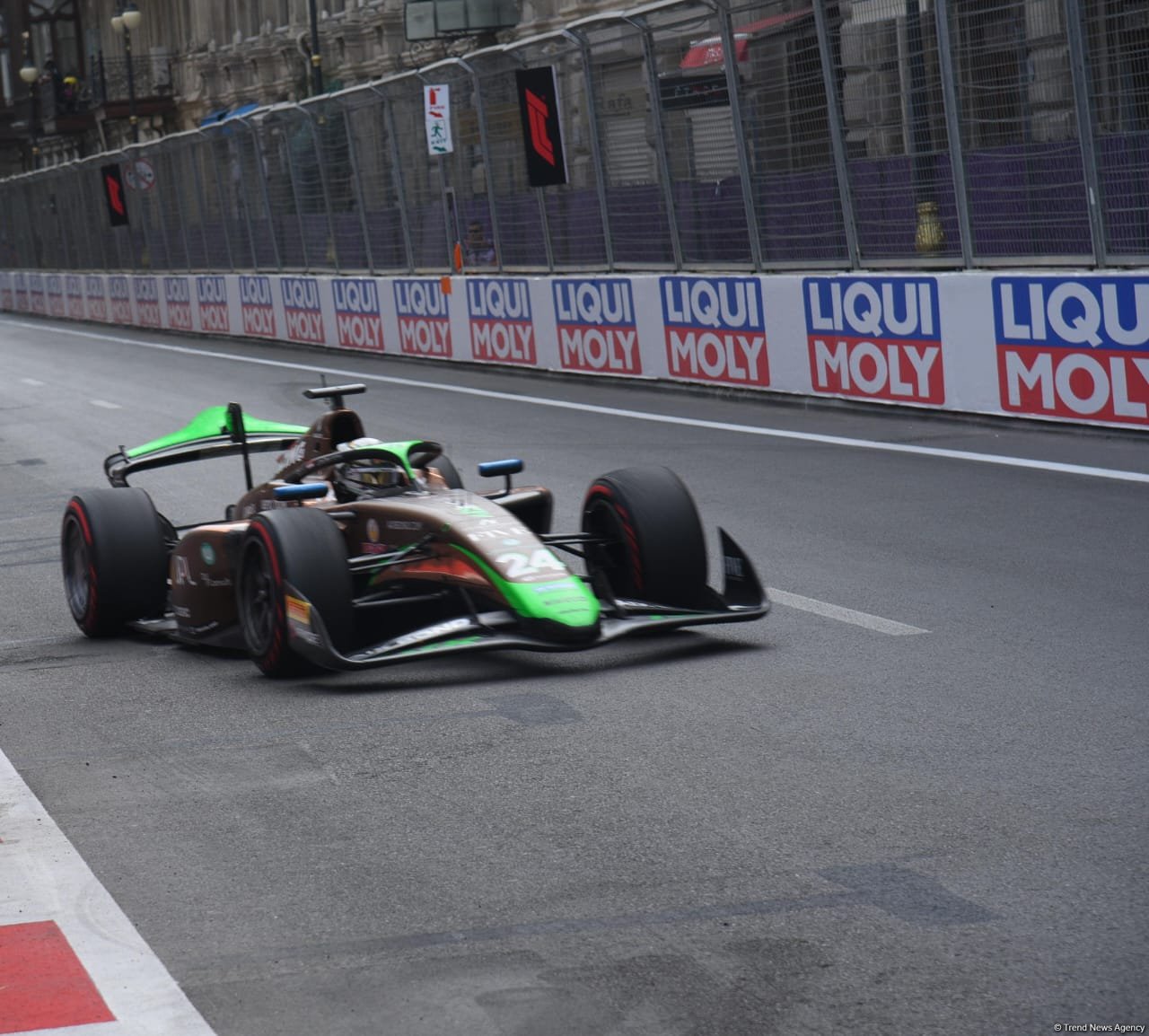 Завершились спринтерские гонки команд "Формулы-2" в Баку (ФОТО/ВИДЕО)