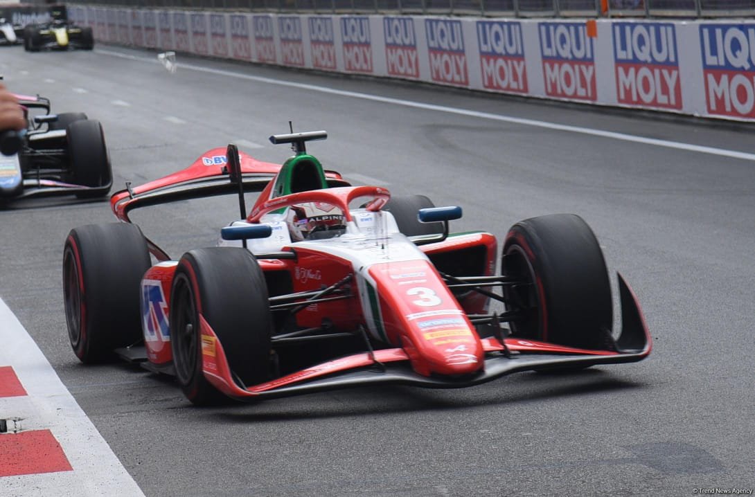 Завершились спринтерские гонки команд "Формулы-2" в Баку (ФОТО/ВИДЕО)