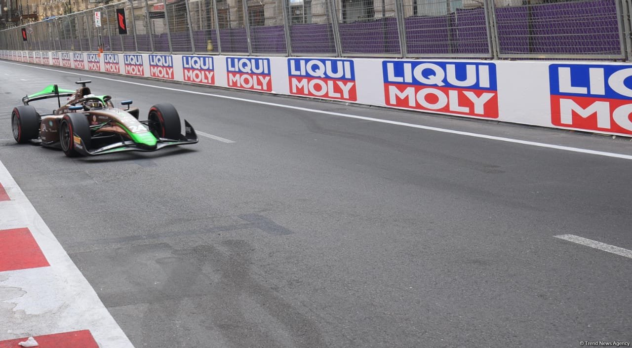 Завершились спринтерские гонки команд "Формулы-2" в Баку (ФОТО/ВИДЕО)