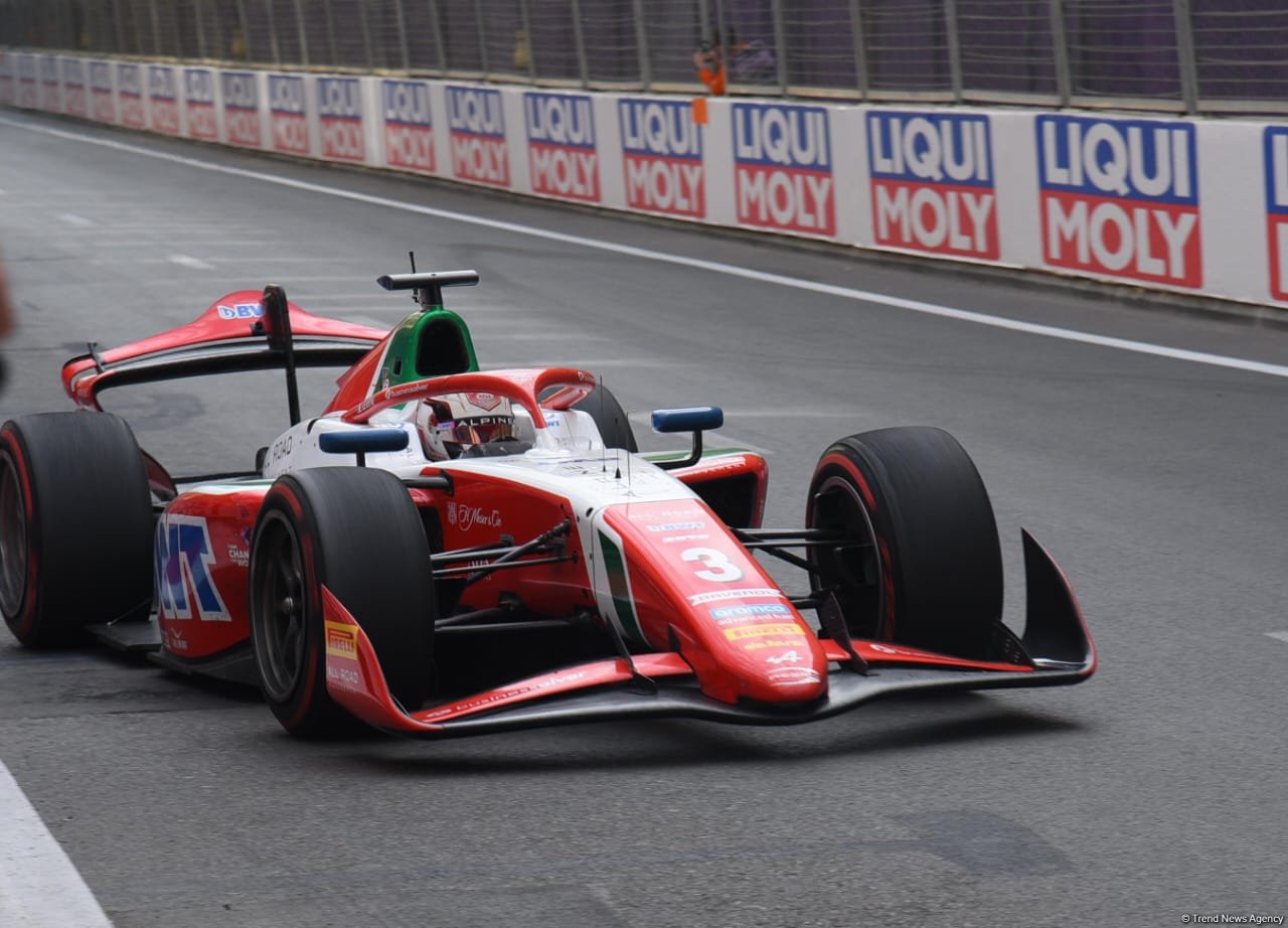 Завершились спринтерские гонки команд "Формулы-2" в Баку (ФОТО/ВИДЕО)