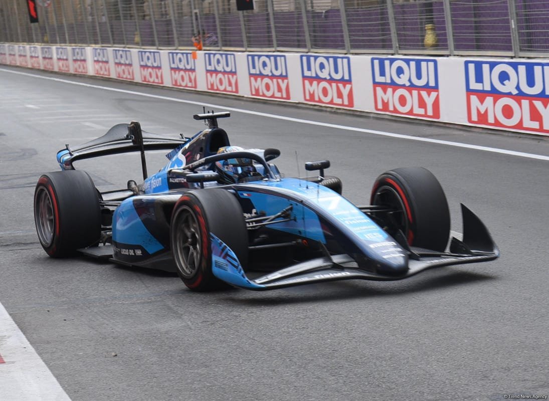 Завершились спринтерские гонки команд "Формулы-2" в Баку (ФОТО/ВИДЕО)