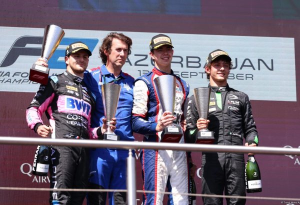 В Баку наградили победителей основных гонок команд Формулы-2 (ФОТО)