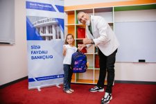 Банк Республика порадовал школьников села Забух Лачинского района (ФОТО)