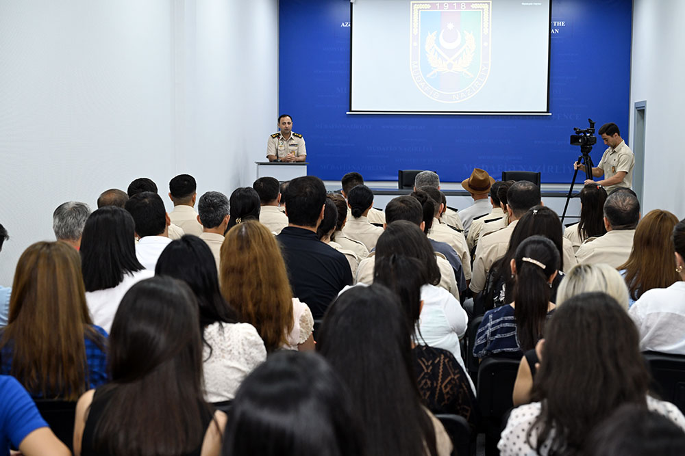 В минобороны Азербайджана состоялась встреча с известным фотографом Резой Дегати (ФОТО)