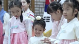 Проживающая в Южной Корее азербайджанка снялась в видеоролике с участием президента этой страны (ФОТО)