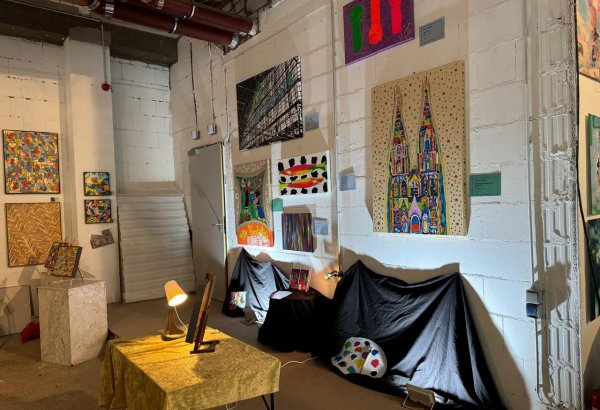 Работы азербайджанских художников представлены на выставке в Германии (ФОТО)