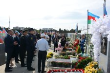 В Баку общественность чтит память военнослужащих, погибших в антитеррористических мероприятиях локального характера в Карабахе (ФОТО)