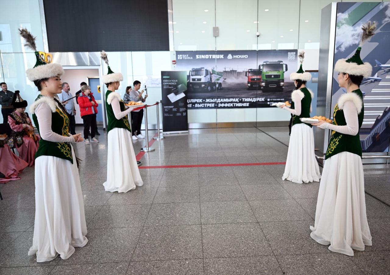 В Казахстане стартовали Дни культуры Азербайджана – праздничная церемония встречи в аэропорту (ФОТО)