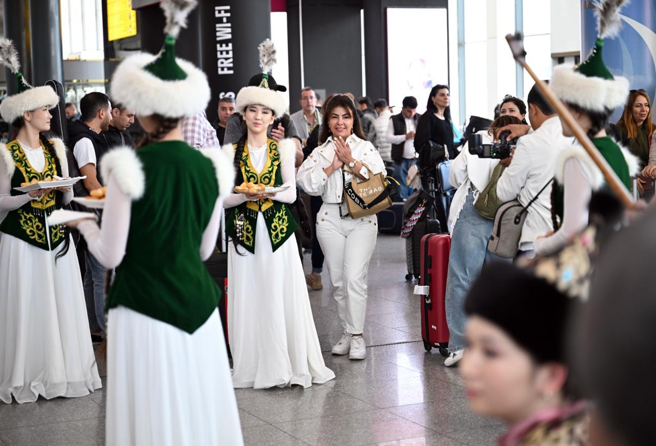 В Казахстане стартовали Дни культуры Азербайджана – праздничная церемония встречи в аэропорту (ФОТО)