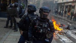 Французская полиция снова применила силу против протестующих на Мартинике (ФОТО/ВИДЕО)