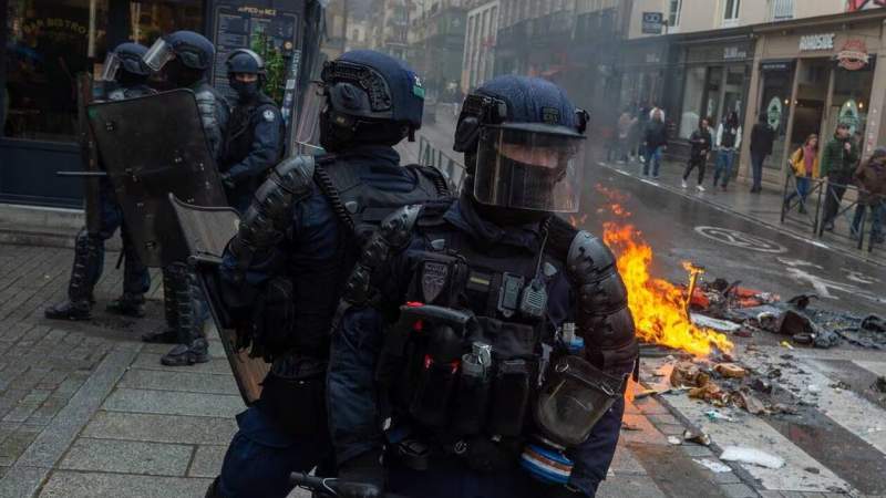 Французская полиция снова применила силу против протестующих на Мартинике (ФОТО/ВИДЕО)