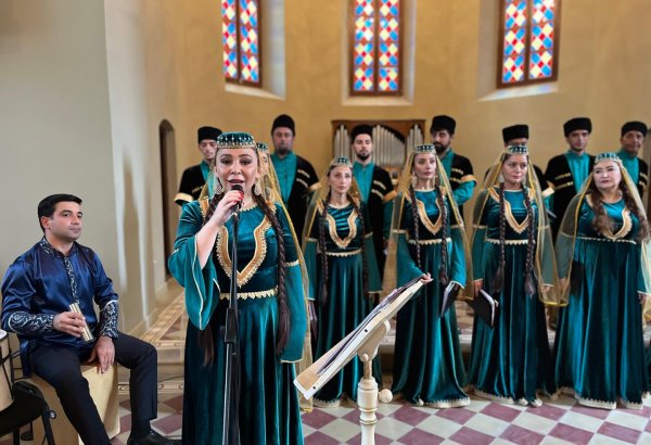 В Лютеранской церкви Шамкира представлены композиторские и народные песни (ФОТО)