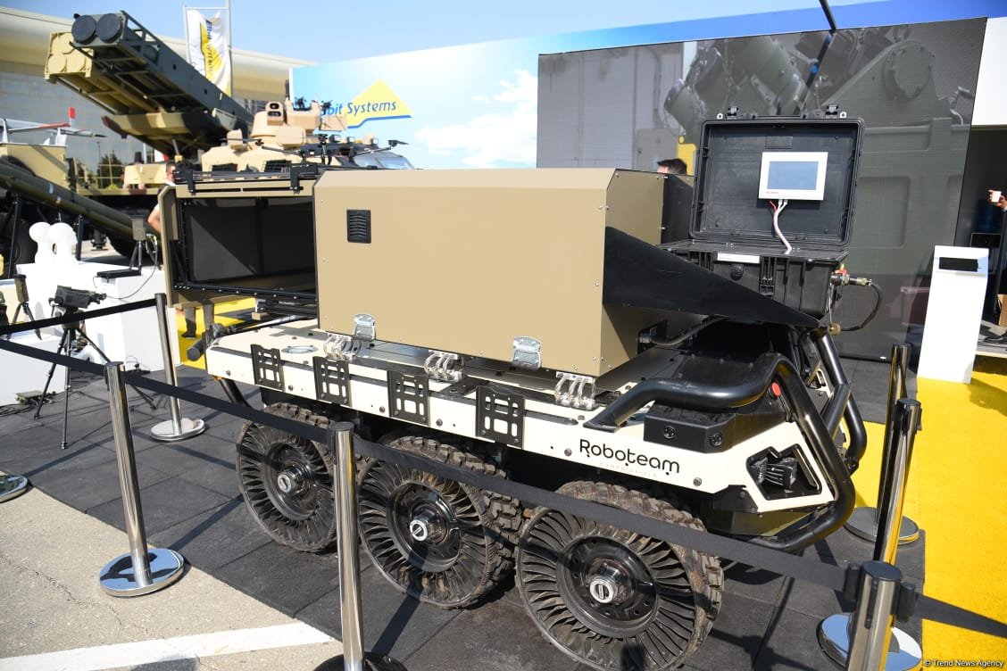 На выставке ADEX в Баку демонстрируются тяжелая артиллерия и военная авиация (ФОТО)