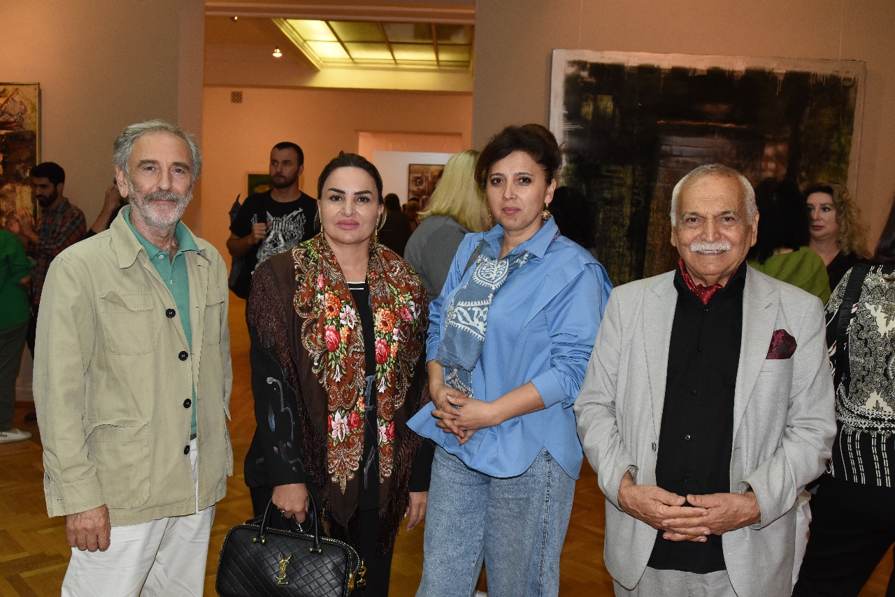 В Баку открылась выставка "Опыт абстрактного искусства азербайджанских художников" (ФОТО)