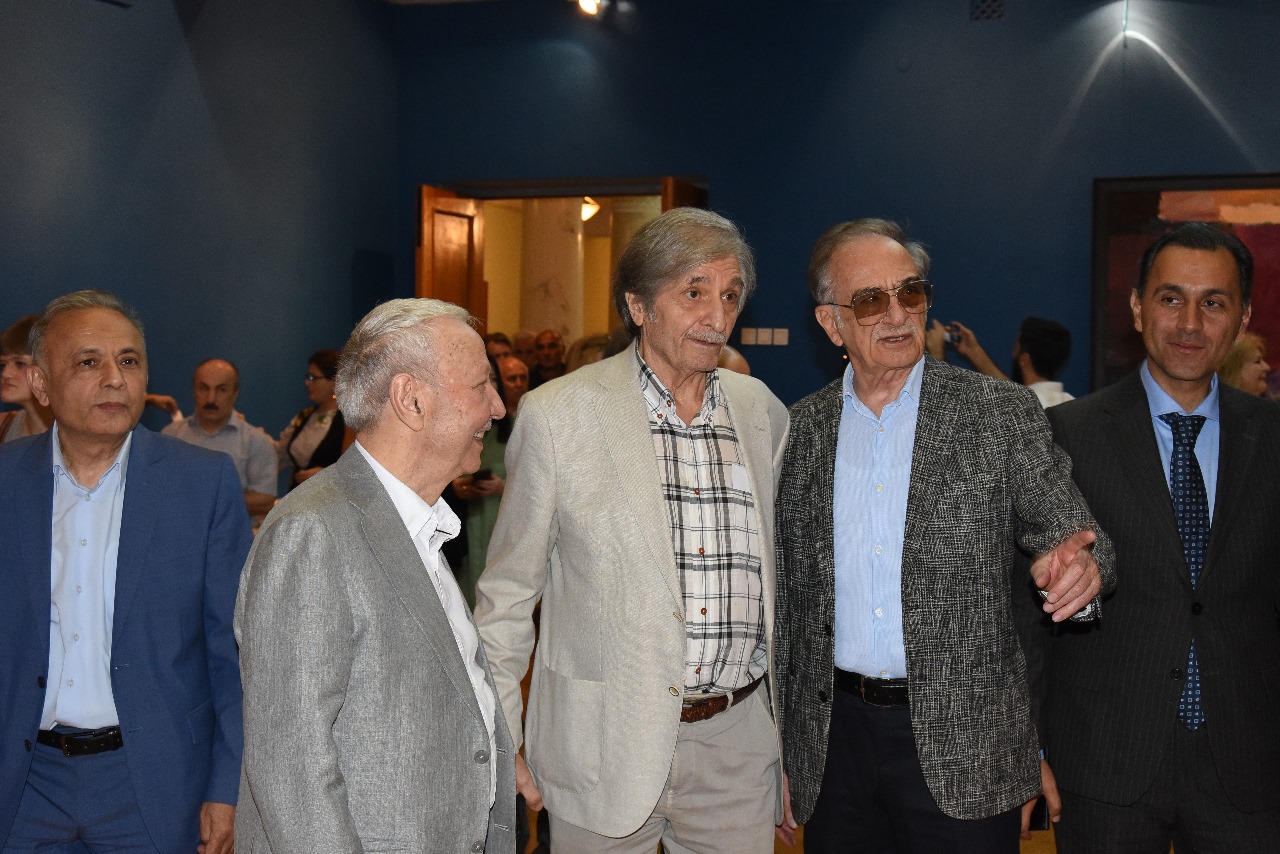 В Баку открылась выставка "Опыт абстрактного искусства азербайджанских художников" (ФОТО)