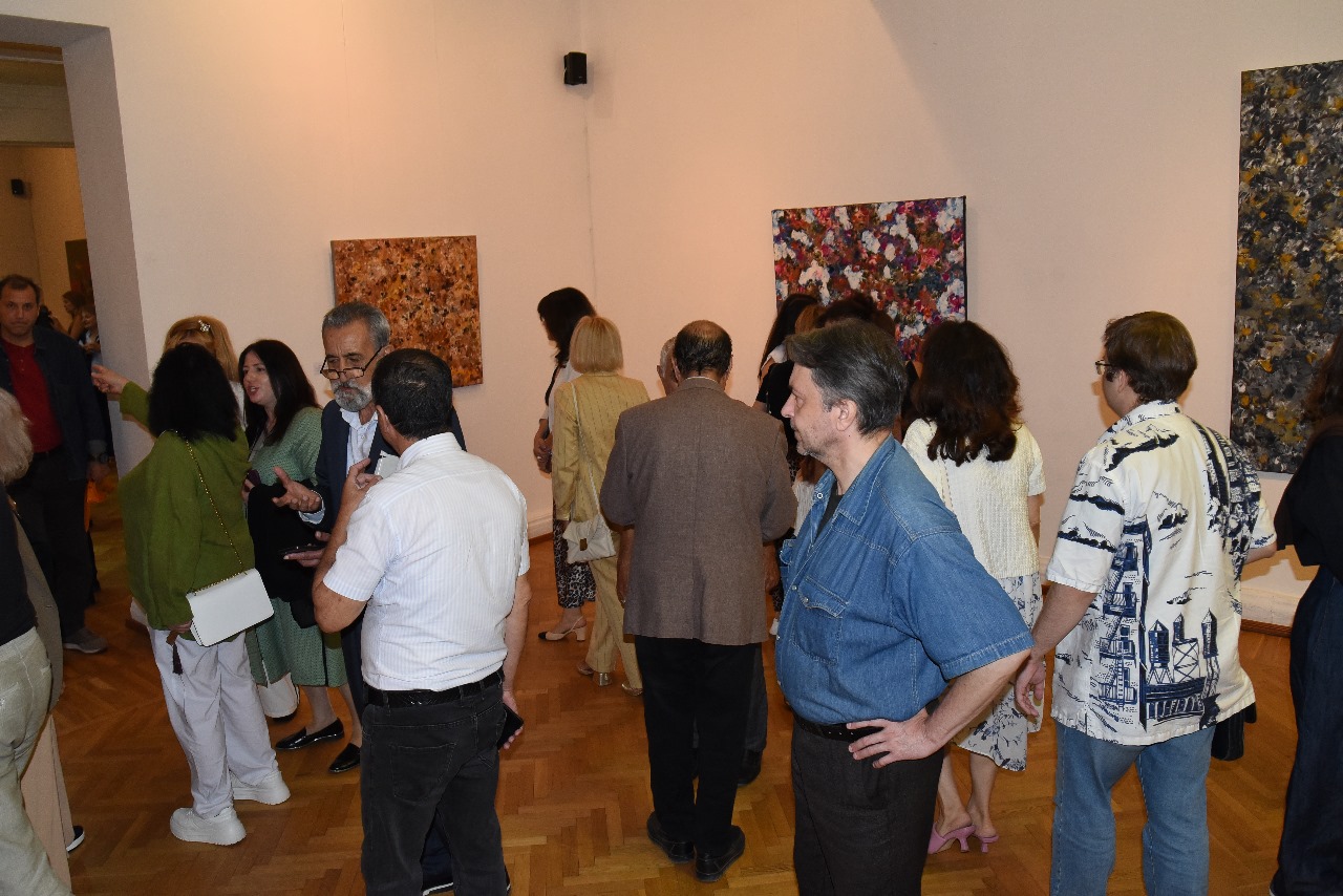 В Баку открылась выставка "Опыт абстрактного искусства азербайджанских художников" (ФОТО)