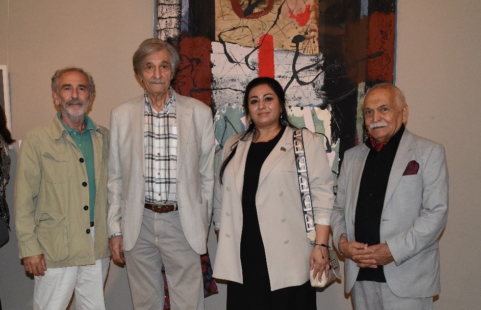 В Баку открылась выставка "Опыт абстрактного искусства азербайджанских художников" (ФОТО)