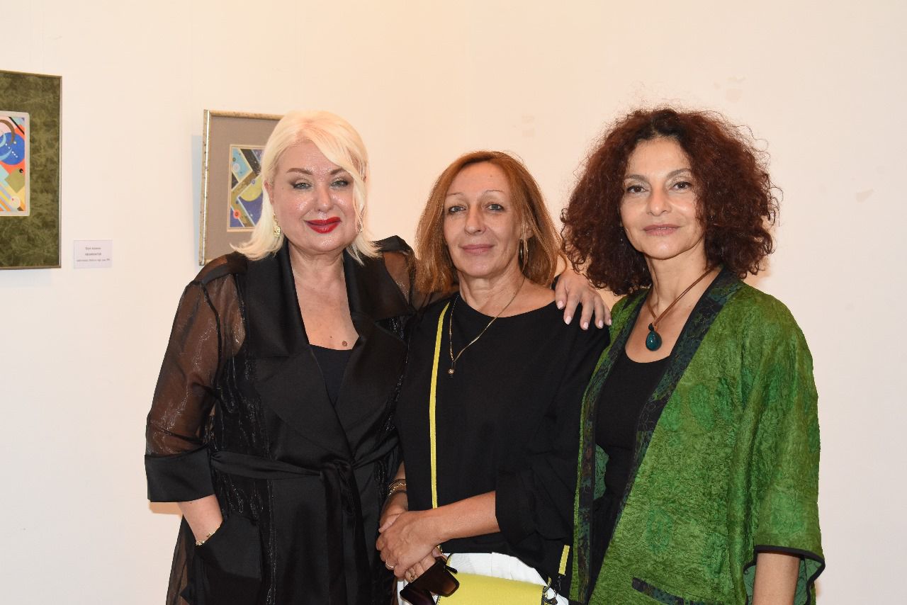 В Баку открылась выставка "Опыт абстрактного искусства азербайджанских художников" (ФОТО)