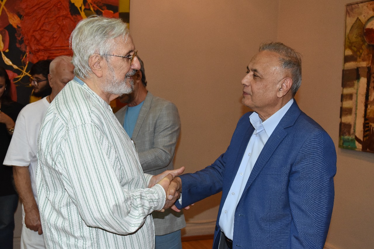 В Баку открылась выставка "Опыт абстрактного искусства азербайджанских художников" (ФОТО)