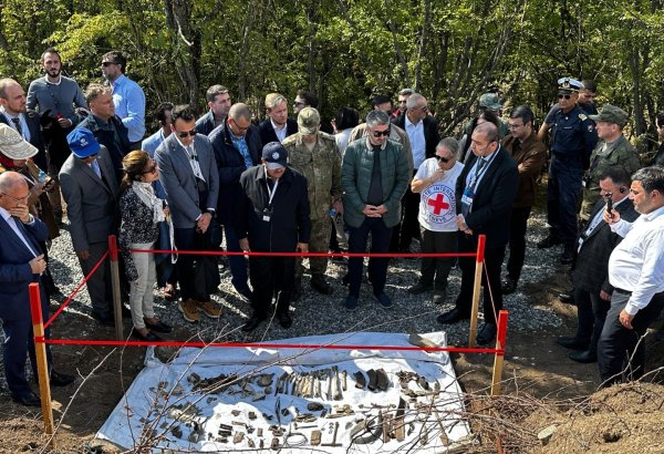 В Агдере проведен осмотр обнаруженного массового захоронения (ФОТО)