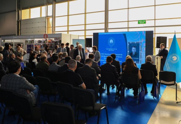 В Баку состоялась презентация книги выдающегося писателя Казахстана Кемеля Токаева (ФОТО)