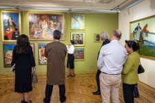 От реализма до абстракции и сюрреализма - в Баку представлены произведения биеннале "Хазар" (ФОТО)