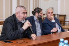 От реализма до абстракции и сюрреализма - в Баку представлены произведения биеннале "Хазар" (ФОТО)