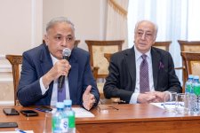 От реализма до абстракции и сюрреализма - в Баку представлены произведения биеннале "Хазар" (ФОТО)