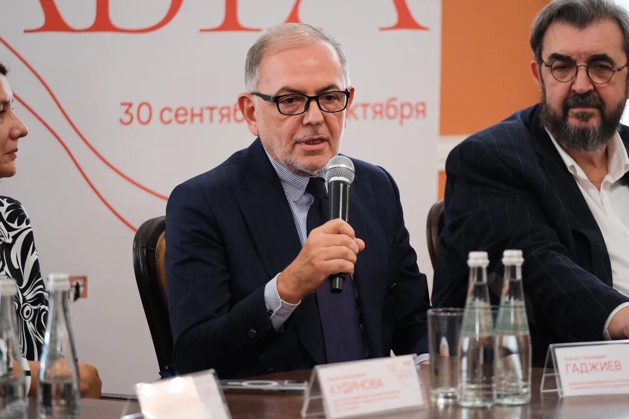 Азербайджанский государственный русский драмтеатр  принимает участие в фестивале в Астрахани (ФОТО)