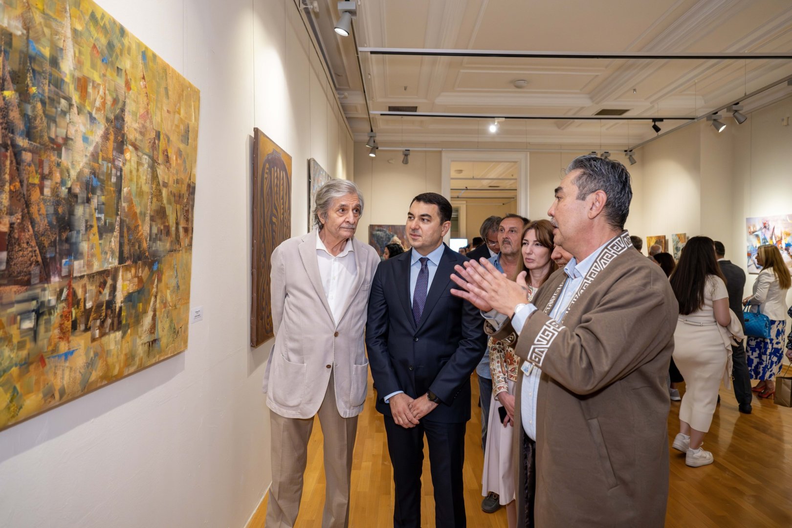 От реализма до абстракции и сюрреализма - в Баку представлены произведения биеннале "Хазар" (ФОТО)