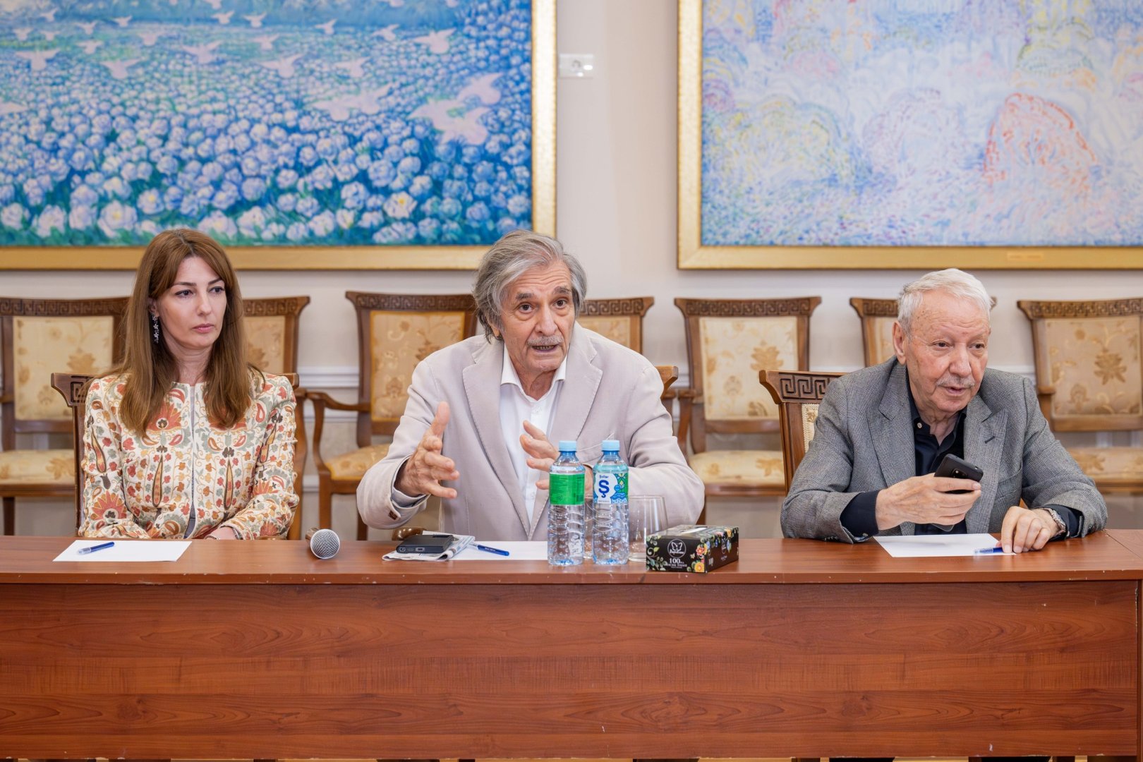 От реализма до абстракции и сюрреализма - в Баку представлены произведения биеннале "Хазар" (ФОТО)