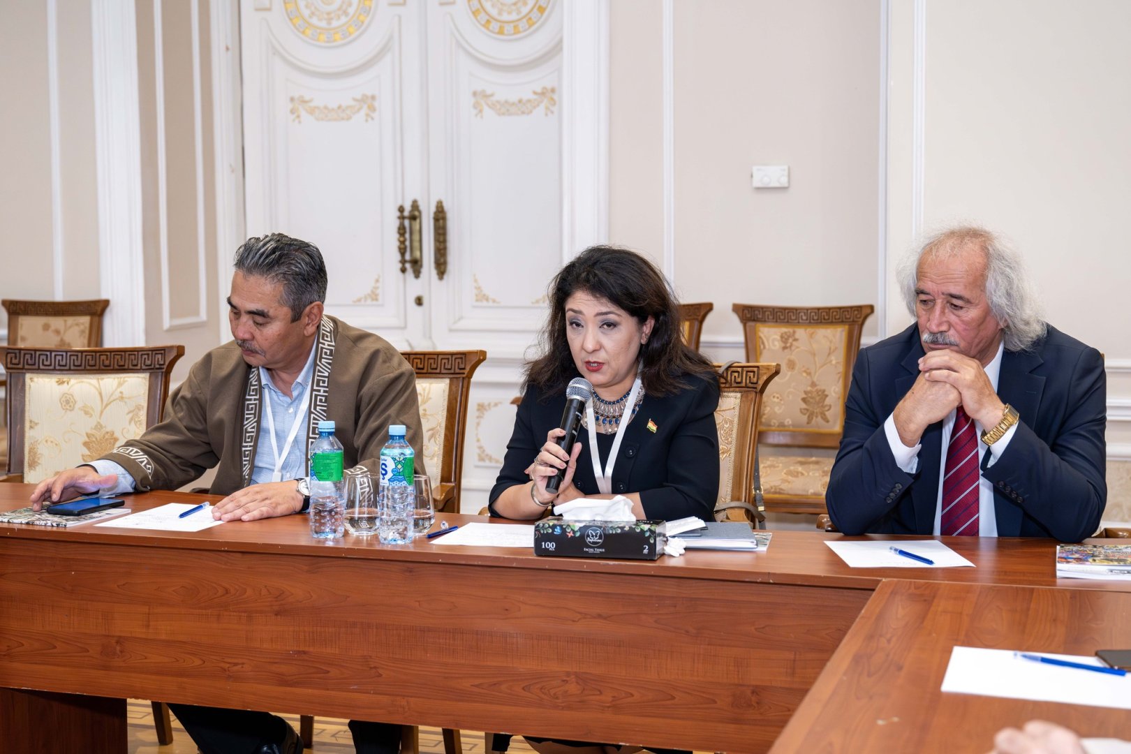 От реализма до абстракции и сюрреализма - в Баку представлены произведения биеннале "Хазар" (ФОТО)