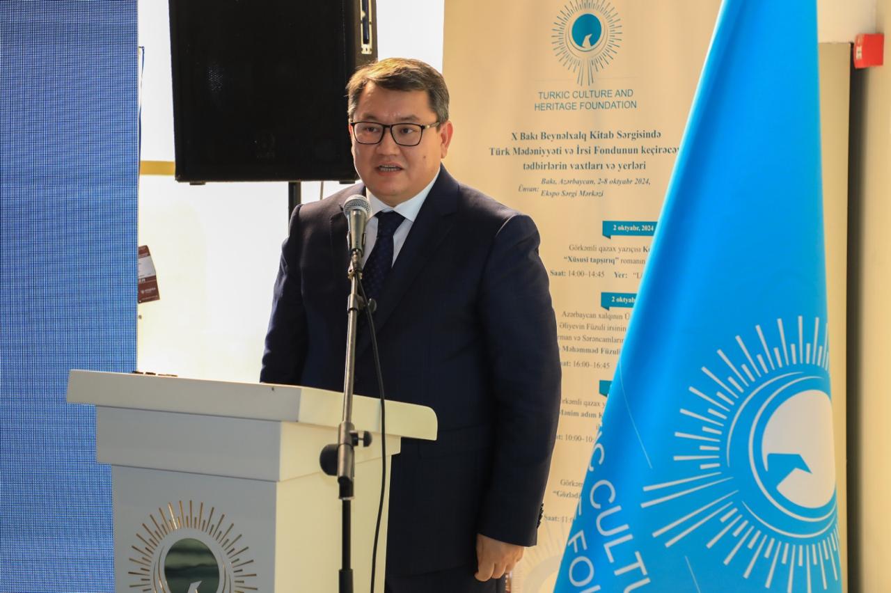 В Баку состоялась презентация книги выдающегося писателя Казахстана Кемеля Токаева (ФОТО)