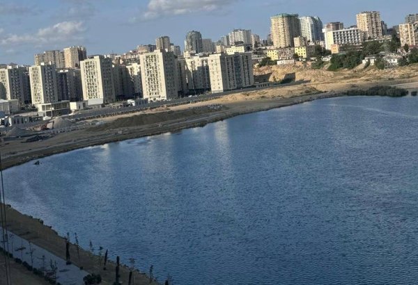 Вокруг озера в одном из районов Баку создается бульвар (ВИДЕО)