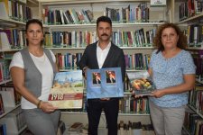 Народной библиотеке города Маниса переданы в дар книги, связанные с Азербайджаном (ФОТО)