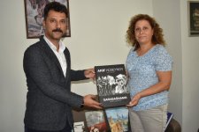 Народной библиотеке города Маниса переданы в дар книги, связанные с Азербайджаном (ФОТО)